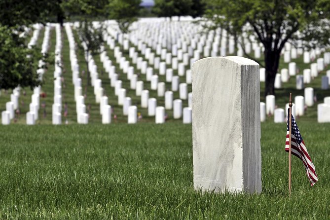 Arlington Cemetery and DC Highlights Tour - Meeting at 701 Pennsylvania Avenue NW: your day starts with momentum
