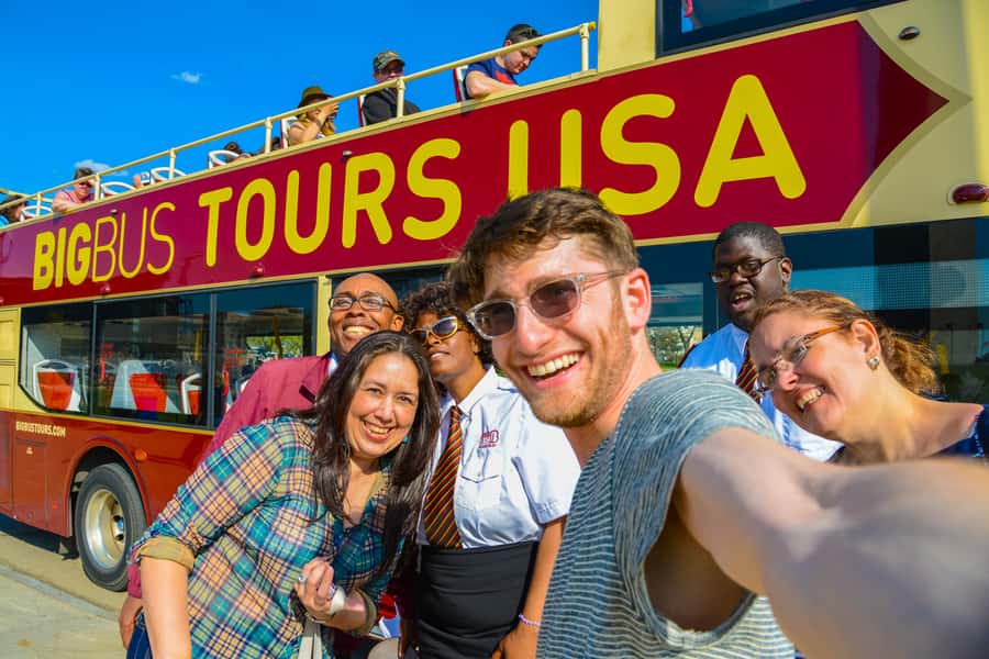 Best of DC: Hop-on Hop-off Bus Tour & Night Tour (Save 40%) - Getting On at Union Station: Fast Start, Easy Access