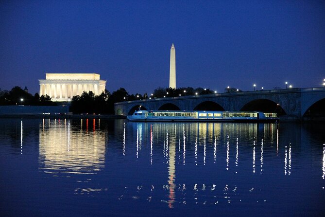 City Cruises Washington DC: Premier Dinner Cruise - Live music and dancing: when the DJ turns it up