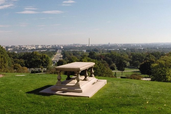 Day or Night National Mall Bus Tour with Arlington Cemetery Walk - Arlington National Cemetery: why the guided walking time matters