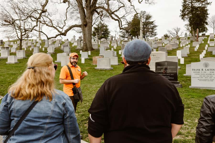 DC: Arlington Cemetery Changing of Guard 2.5 Hr Walking Tour - Optional Iwo Jima Marine Corps Memorial audio: a smart add-on