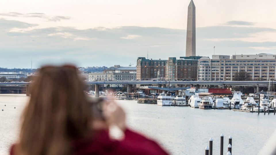 DC: City Cruises Buffet Brunch, Lunch, or Dinner Cruise - A 2–2.5 Hour DC Plan Where You Can Eat While You Sightsee