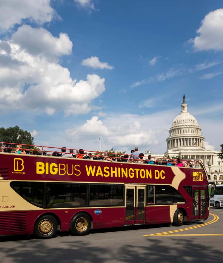 DC: Hop-on Hop-off Tour by Open-top Bus with 17 Stops - Getting on and finding the right stop areas
