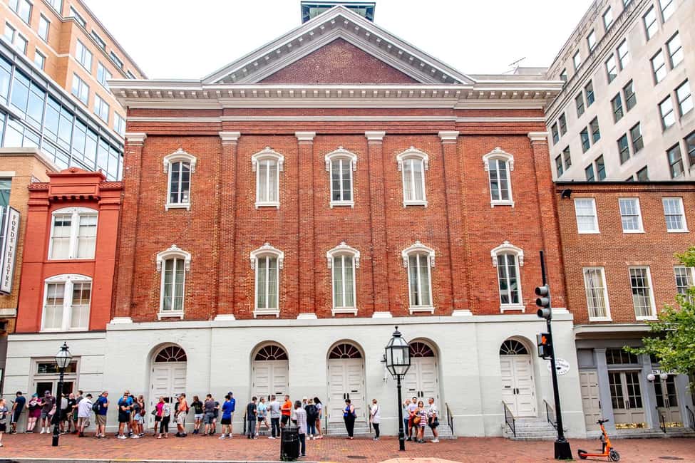 DC: Lincoln Assassination Walking Tour with Ford's Theatre - A 2.5-hour timeline that connects the theatre to the aftermath