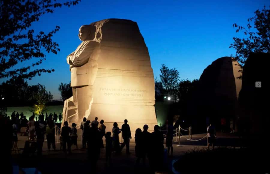DC: Monuments & Memorials, National Mall Sunset Walking Tour - Lincoln Memorial: from Lincoln’s legacy to Dr. King’s I Have a Dream