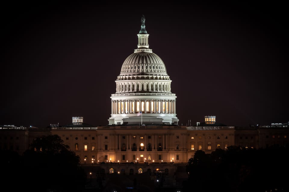DC: Monuments & Memorials Sunset Tour by Open-top Bus - Tidal Basin at night: MLK and FDR memorial sightlines