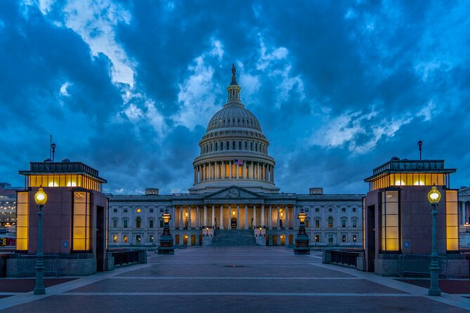 DC Monuments Small Group Guided Night Tour 3 Hours - Start at One CityCenter: timing, ride comfort, and the 7:00 pm plan