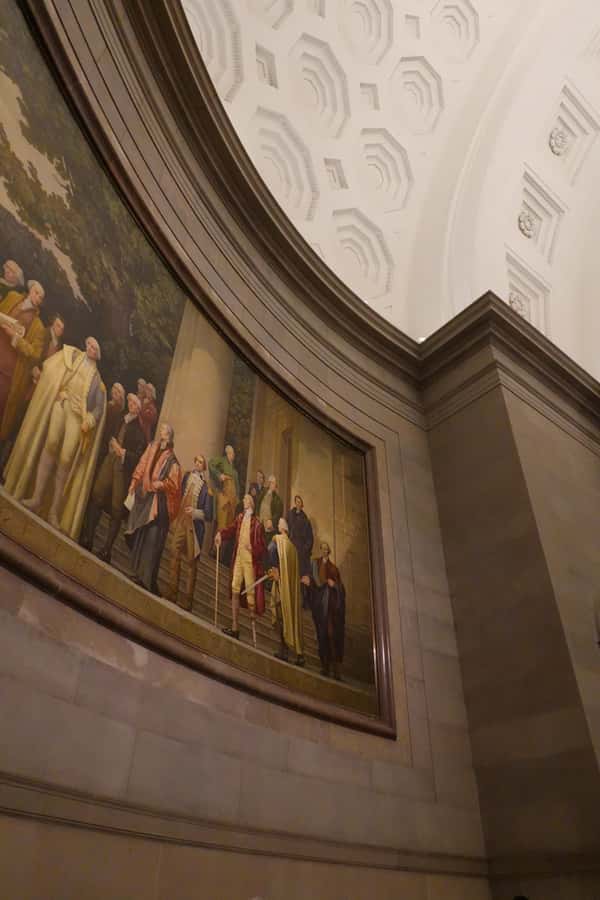 DC: National Archives & Optional Museum Add-On - National Archives Stop: Seeing the Declaration and Constitution Up Close