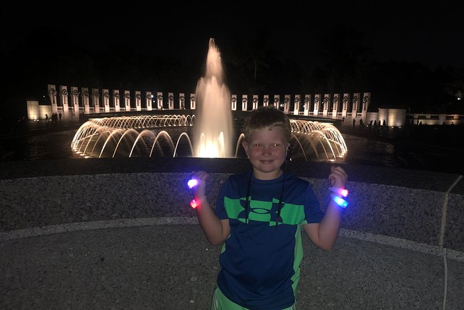 DC Night Tour With Magic LED- Pick Up/Drop, Snacks, LED Bracelets - Jefferson Memorial and the Washington Monument: views at street level