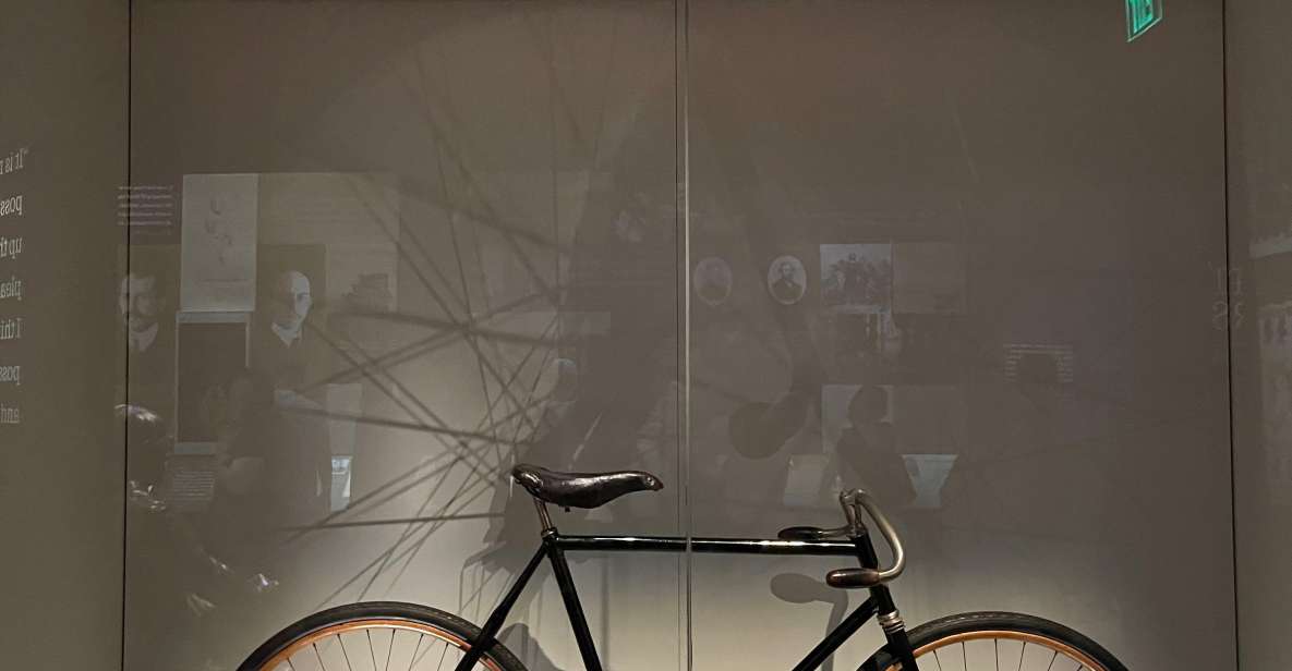 DC: Smithsonian Highlights Walking Tour with Air and Space - Why this 3-hour Smithsonian mix feels different