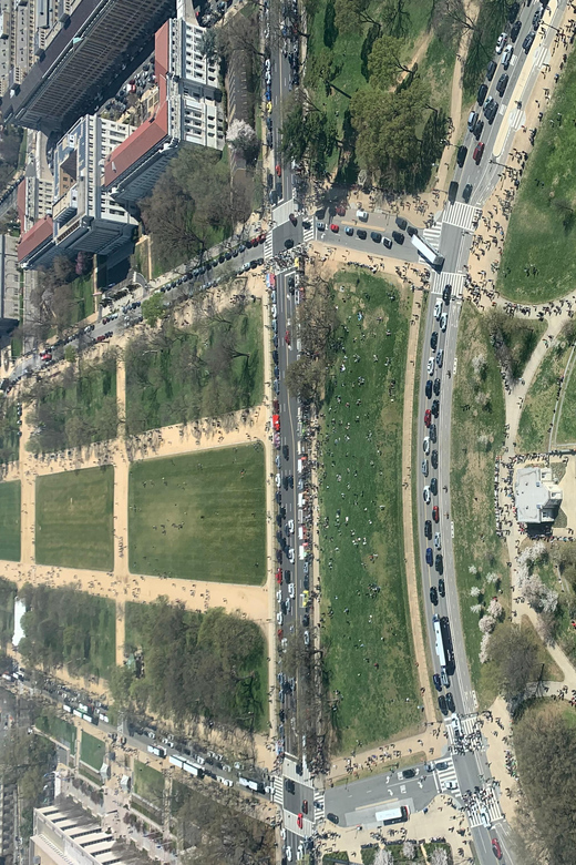 DC: Washington Monument Direct Entry with Guidebook - The first step is organized: tickets with a ranger + a short plaza wait