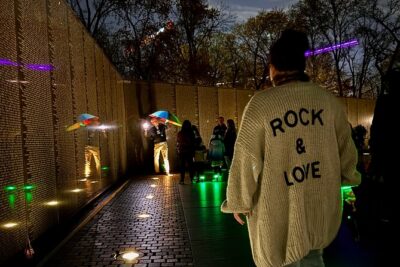 Discounted DC Night Tour With Magic LED- Snacks, LED Bracelets - The route: White House to the National Mall’s major memorials in one guided loop