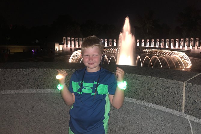 Discounted DC Night Tour With Magic LED- Snacks, LED Bracelets - U.S. Capitol and the WWII Memorial: seeing power and sacrifice lit up