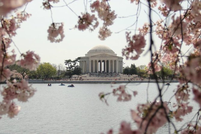Extended Monuments & Memorials Tour - Jefferson Memorial to the White House: the fast start that sets the tone