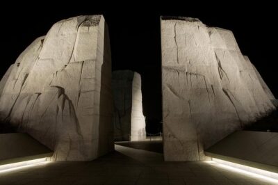 Guided African American History Tour with Reserved Museum Entry - Your morning start at US Navy Memorial Plaza (and what to do when you arrive)