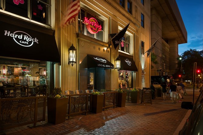 Hard Rock Cafe Washington DC - What you’ll actually eat: burgers, fajitas, ribs, and the limits of the menu