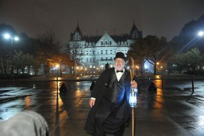 Haunted DC Night-Time Walking Tour on Capitol Hill - Stop One: Capitol Hill and the Feeling of Being Close to Power