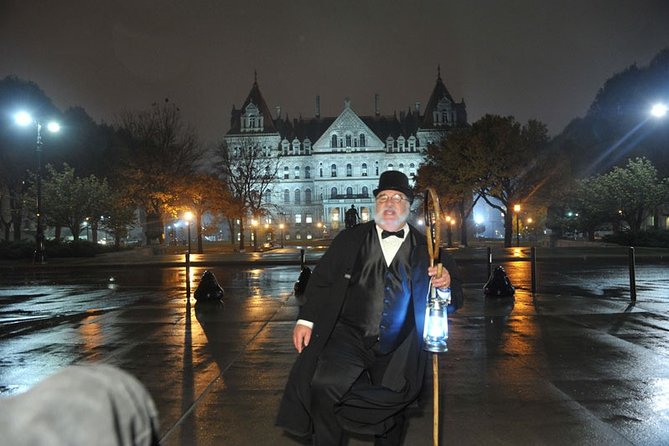Haunted DC Night-Time Walking Tour on Capitol Hill - Stop One: Capitol Hill and the Feeling of Being Close to Power