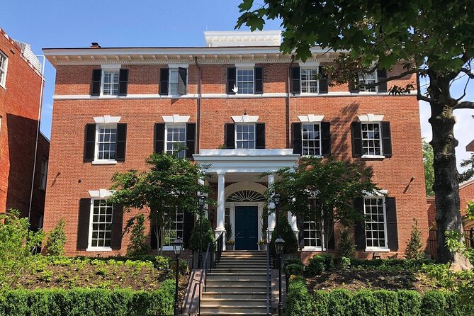 Historic Georgetown: History, Gossip, & Architecture Walking Tour - Martin’s Tavern: classic Georgetown comfort food stop