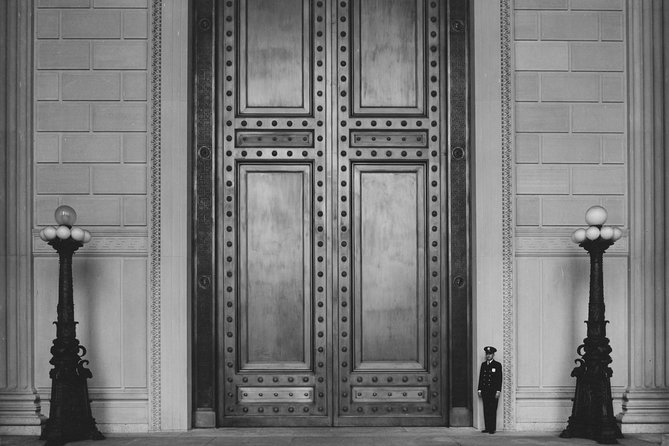 National Archives + National Portrait Gallery Tour 6ppl Max - Portrait Gallery: presidential faces, Smithsonian art, and calm pauses