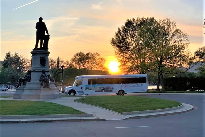 National Mall Night Tour with 10+ Monuments (Public or Private) - Photo strategy: how to get the shots without losing the group