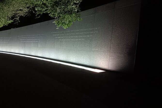 Private and personalized tour of Washington dc - Lincoln Memorial and the gravity of place