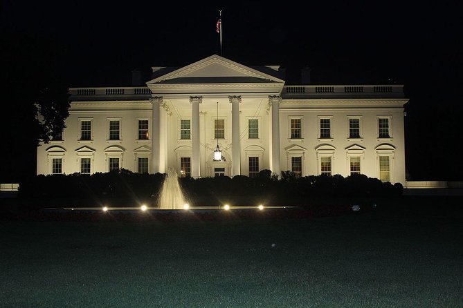 Private Night-Time Monuments Tour of DC for up to 10 Guests - Lincoln Memorial and Vietnam Veterans: the classic finale