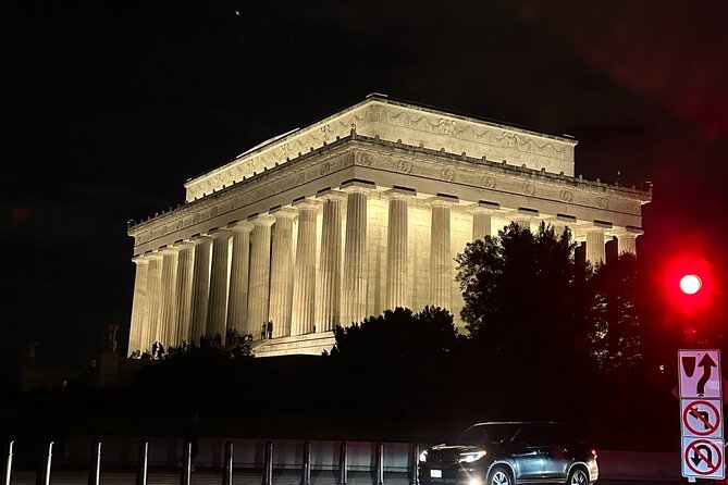 Private Tour of Washington DC - White House outside views plus a drive through government landmarks