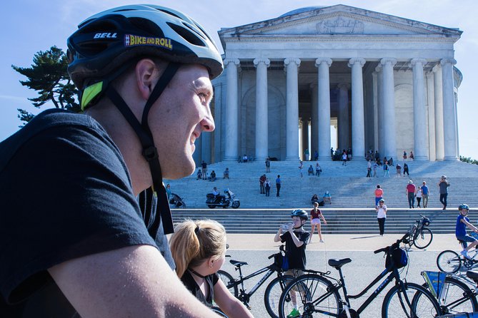 Private Washington DC Monuments Day or Night Bike Tour - Stop 2: Lincoln Memorial with a focused photo window
