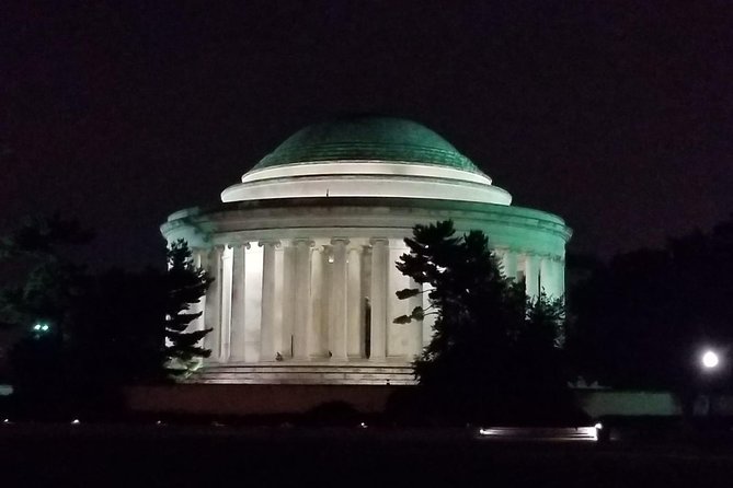 Private Washington DC Night Tour with Stops at 6 Top Sites - Why the 8:00 pm loop feels better than daytime