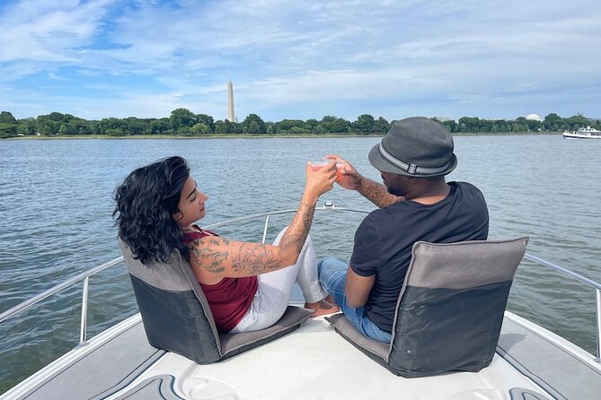 Private Yacht Tour along Washington DC Waterfront - Washington Monument and Lincoln Memorial: why the river view is the point