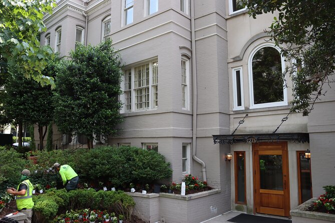 Residences of the Presidents Walking Tour: Dupont and Kalorama - What to bring for a comfy 2.5-hour walk