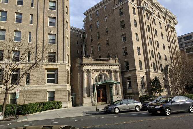 Residences of the Presidents Walking Tour: Dupont and Kalorama - Meet at Krispy Kreme: timing, group size, and what to expect right away