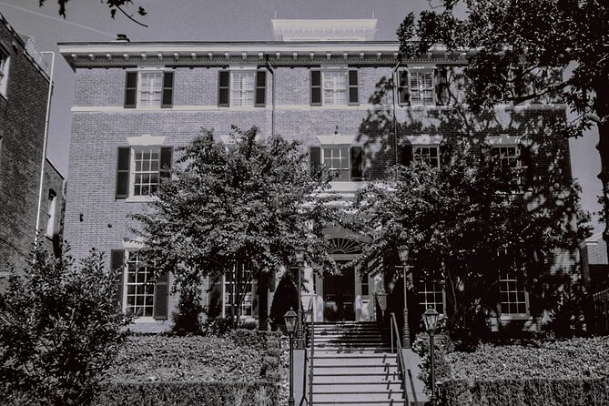 Socialites and Spies of Georgetown Walking Tour - Martin’s Tavern on the Route: JFK, Press, and Albright