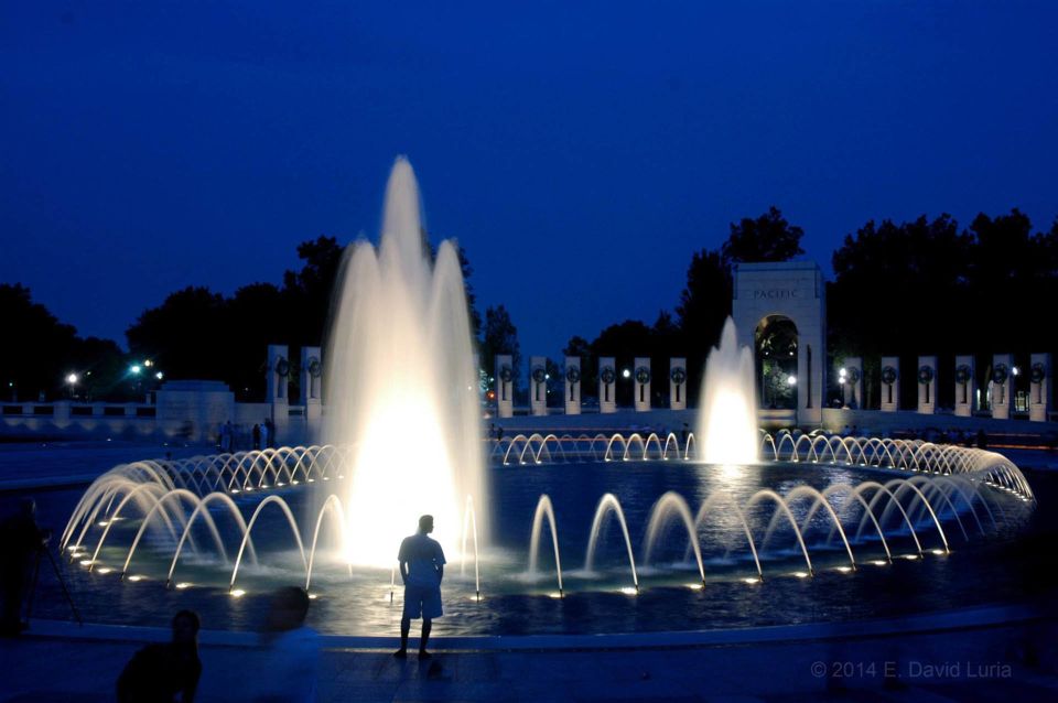 Washington, D.C: National Mall Tour with Monument Ticket - Vietnam Veteran’s Memorial, Korean Veterans Memorial, and World War II Memorial: how the guide helps you look longer