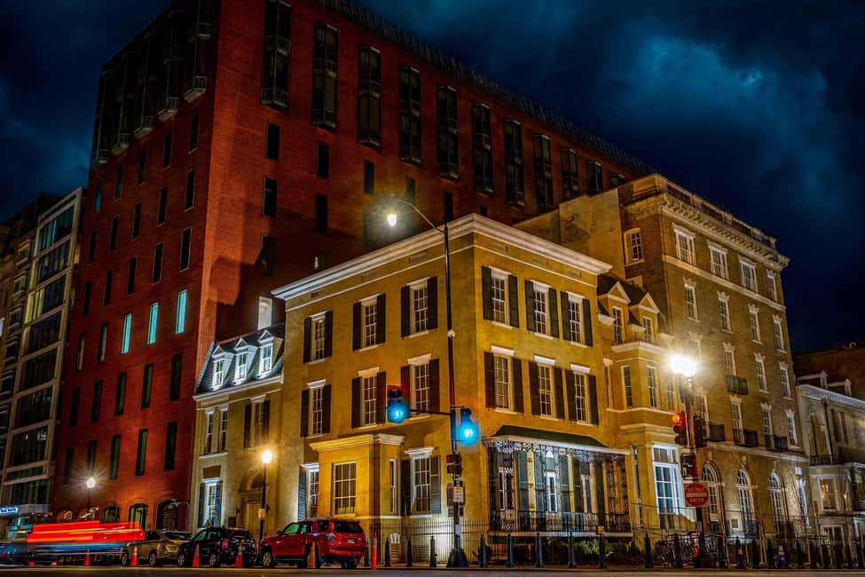 Washington, DC: Ghosts and Spirits Haunted Walking Tour - President’s Park at night: the tour’s best setup for spooky storytelling