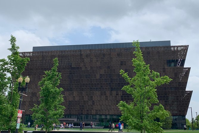 Washington DC History of Slavery Walking Tour - Lafayette Square: the first stop sets the tone