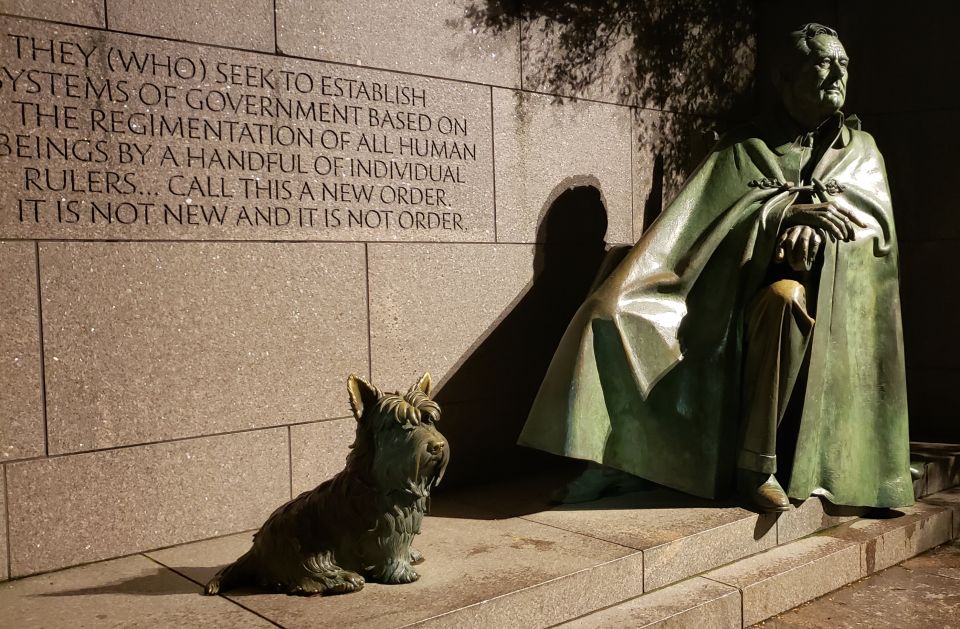 Washington DC: Monuments by Moonlight Nighttime Trolley Tour - Stop Two: The Iwo Jima Photo Moment Is Skipped, WWII Takes Its Place