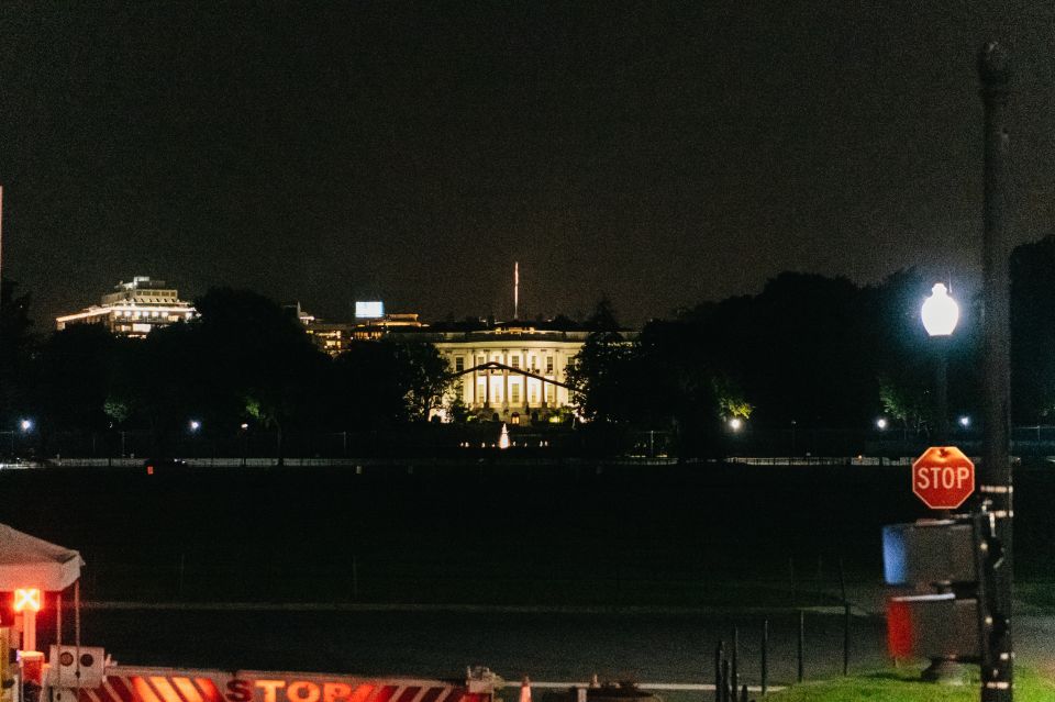Washington DC: Monuments by Moonlight Nighttime Trolley Tour - Stop Three: Lincoln, Vietnam Veterans, and Korean War Memorials (30 Minutes)