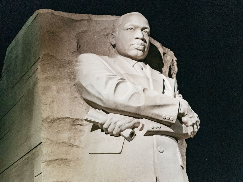 Washington DC: Monuments by Moonlight Nighttime Trolley Tour - Guide Style: The Person Behind the Stories