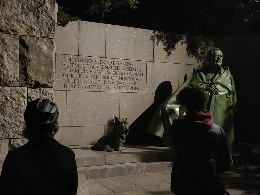 Washington DC: Monuments by Night Bike Tour - Timing: when will it be dark enough for lit-up photos?