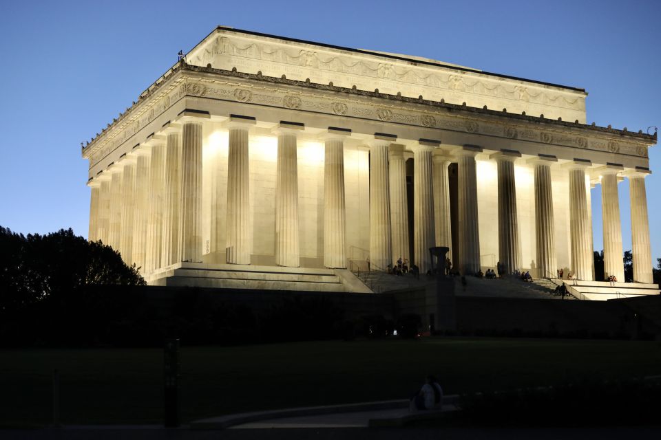 Washington DC: Monuments by Night Bike Tour - Meeting at 801 D St NW and getting ready to roll