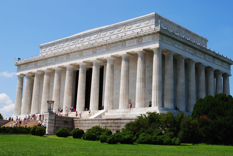 Washington DC: Multilingual Private Day or Evening SUV Tour - Kennedy Center, Watergate Complex, Rock Creek Parkway, and National Cathedral