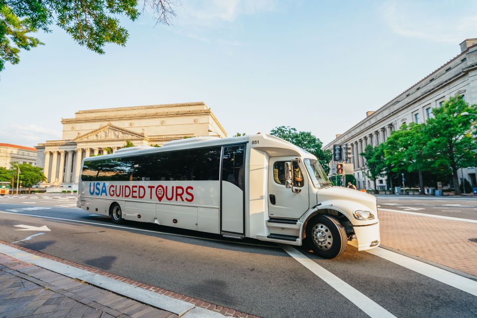 Washington DC: National Mall Night Bus Tour - Jefferson, MLK, and Lincoln: The Civic Core Lit Up