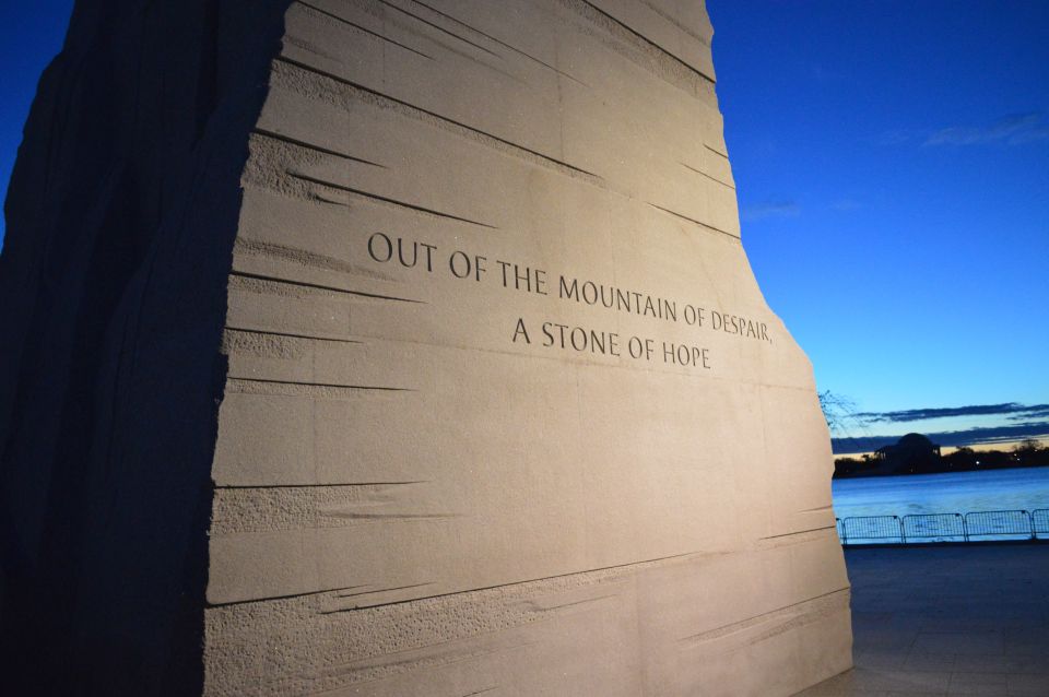 Washington DC: Small-Group 3-Hour Night Tour - The Van Ride: Comfort, Chargers, and No Parking Headaches